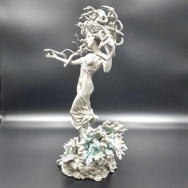 日本唯一の出品！ 女神 メデューサ ギリシャ神話 フィギュリン フィギュア 人形