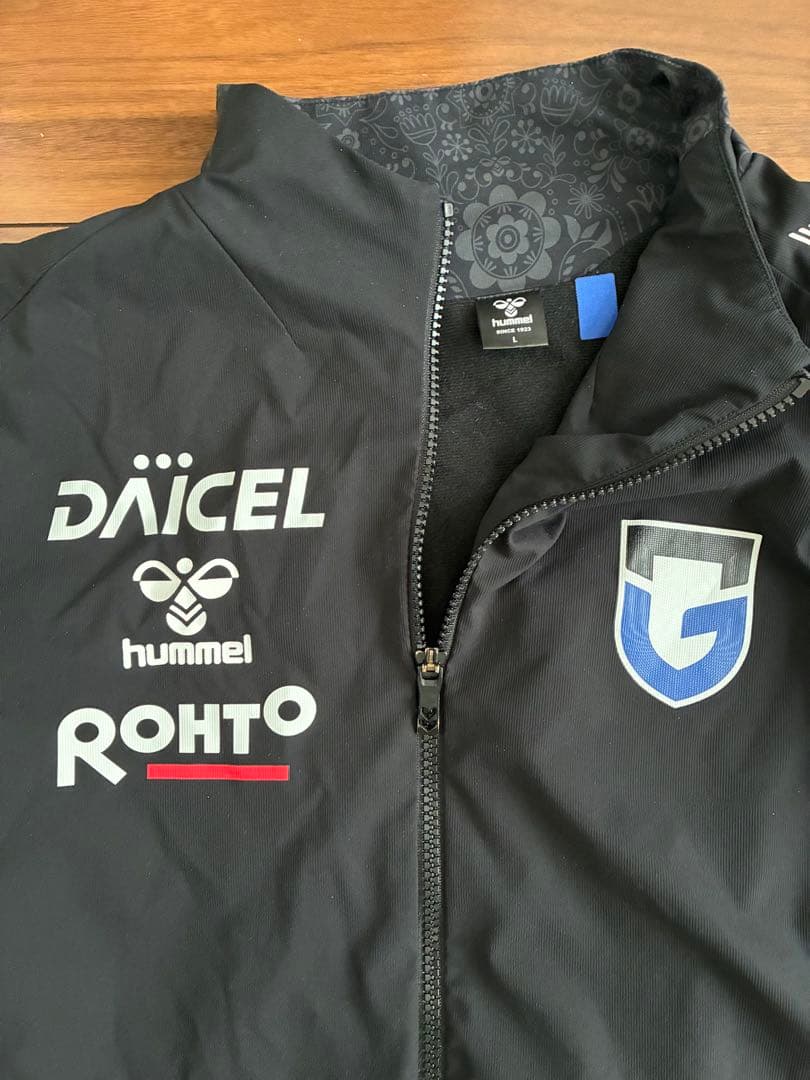 ガンバ大阪 ウーブンジャケットL 支給品スタッフモデル　ヒュンメル　値下げ