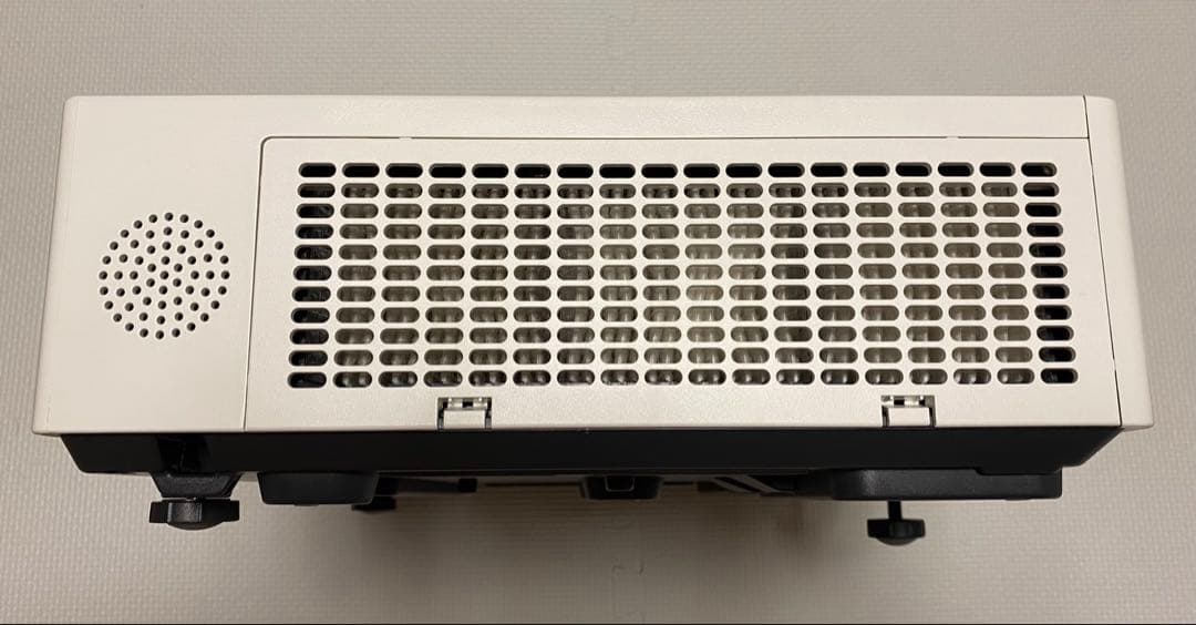 Panasonic プロジェクター　PT-VMZ51J パナソニック　訳あり