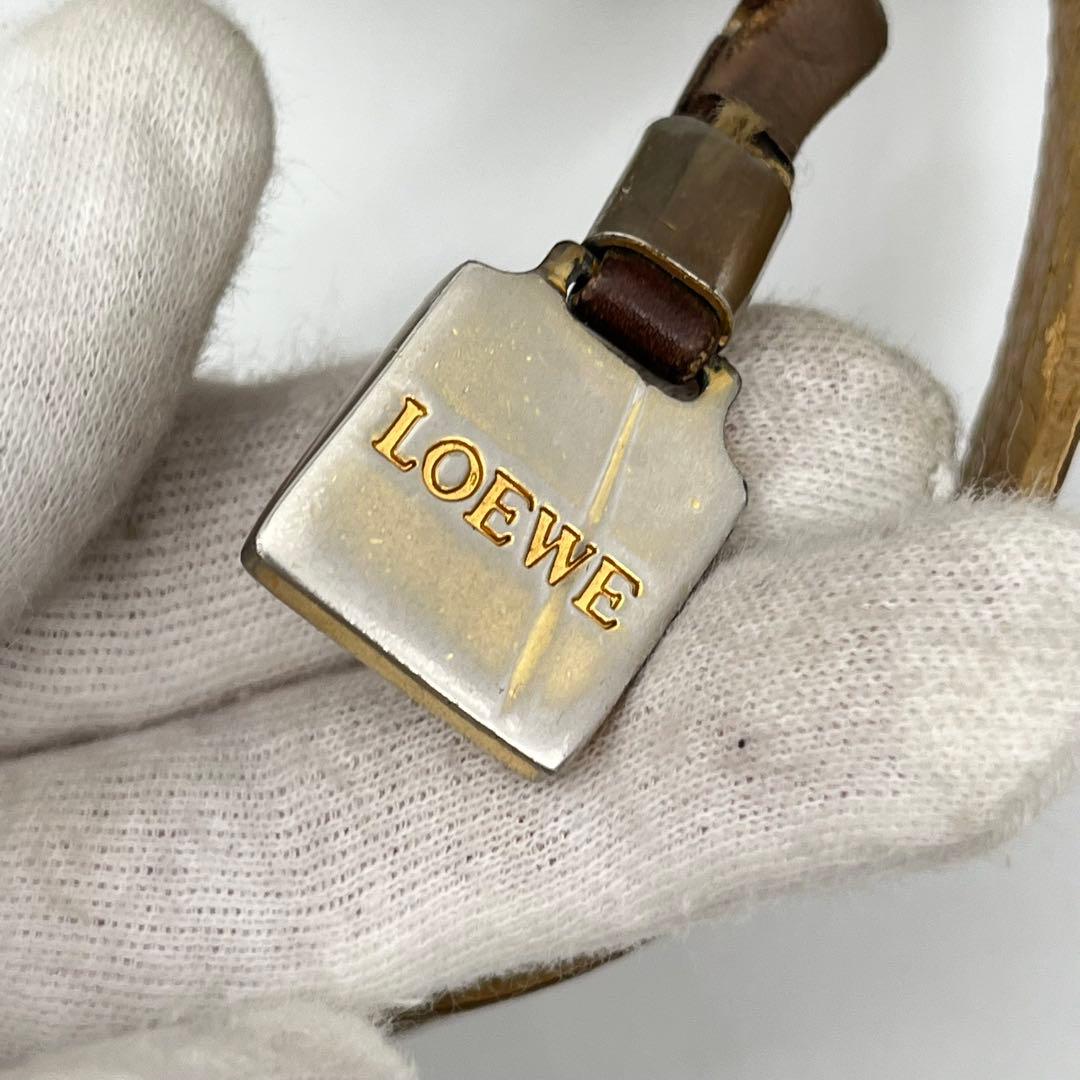 LOEWE ショルダーバッグ ポシェット 斜めがけ アナグラム ロゴ型押し 本革