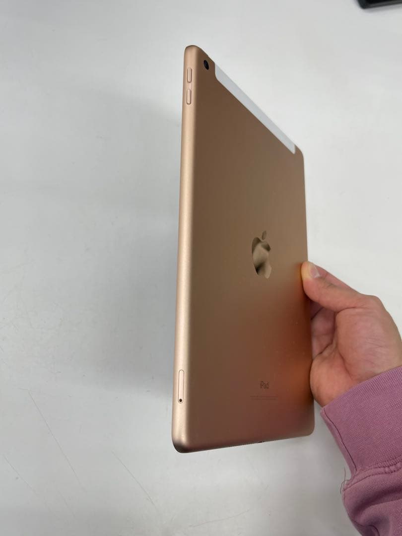 iPad 第6世代 32GB MRM02J SoftBank