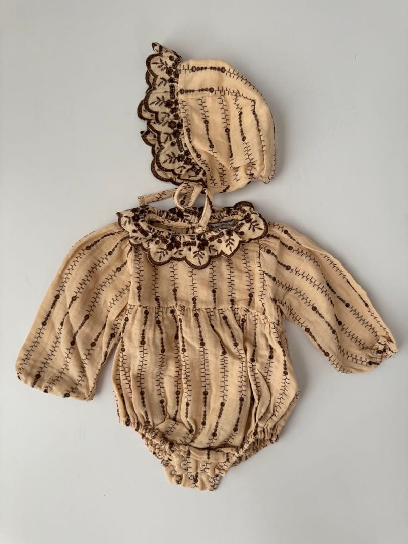 ロンパース・カバーオール Bebe organic amelia romper&bonnet 6M