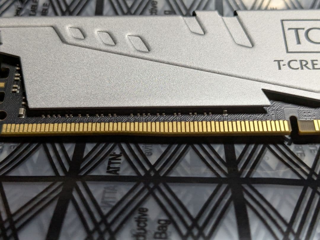 メモリー Team 32GB DDR4 3200 TTCCD432G3200HC22BK