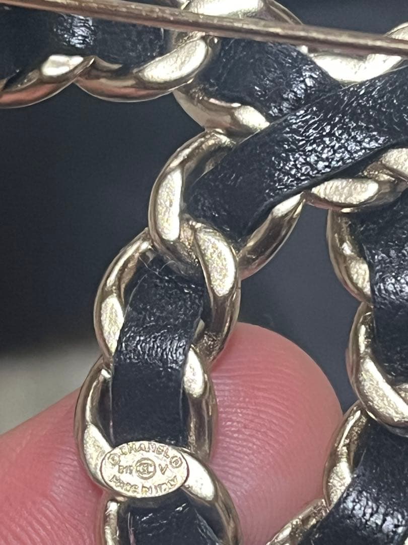 シャネル ココマーク チェーン ブローチ レザー (