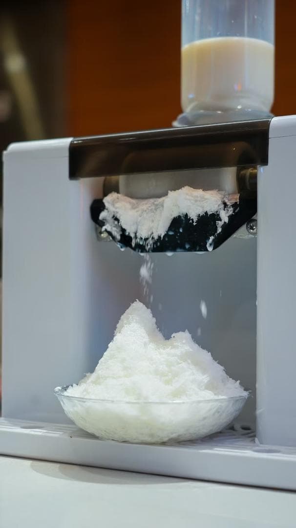 業務・家庭両用の電動かき氷機 ふわふわ かき氷電動かき氷器 電動カキ氷器 白系