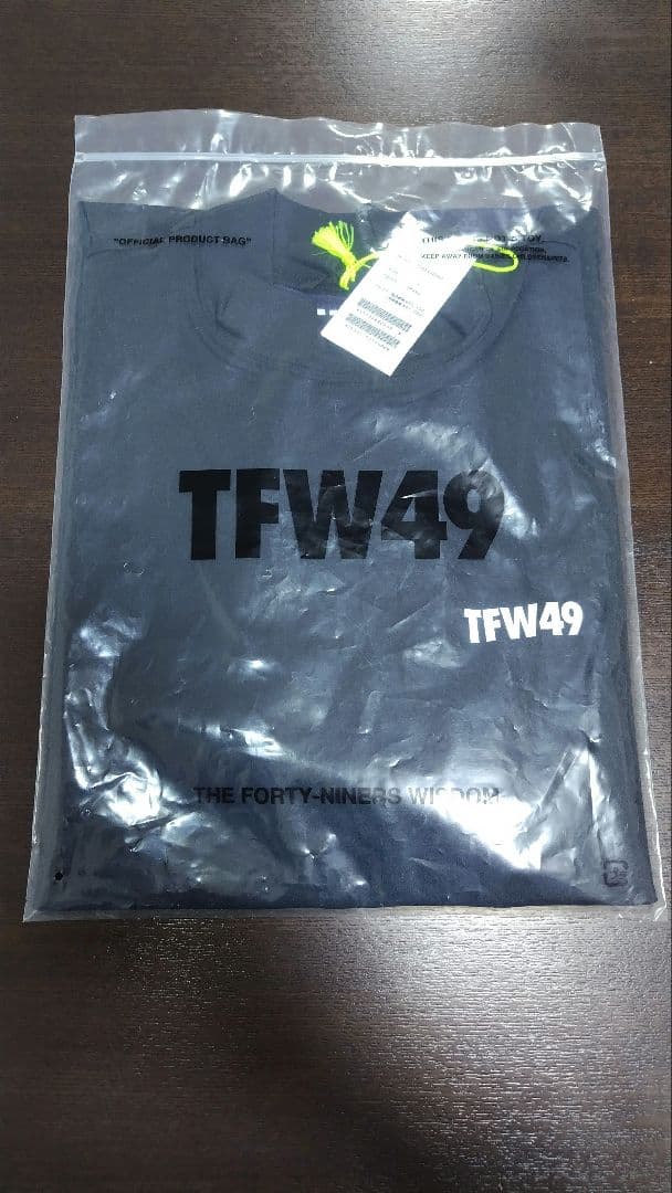 新品未使用　TFW49トレーニング 長袖シャツ Lサイズ