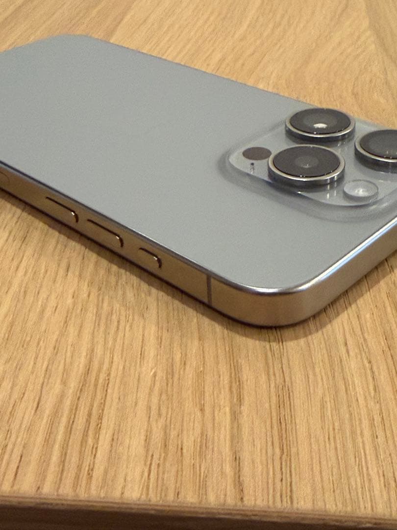 【美品・値下げ不可】iPhone 15 Pro ナチュラルチタニウム 本体