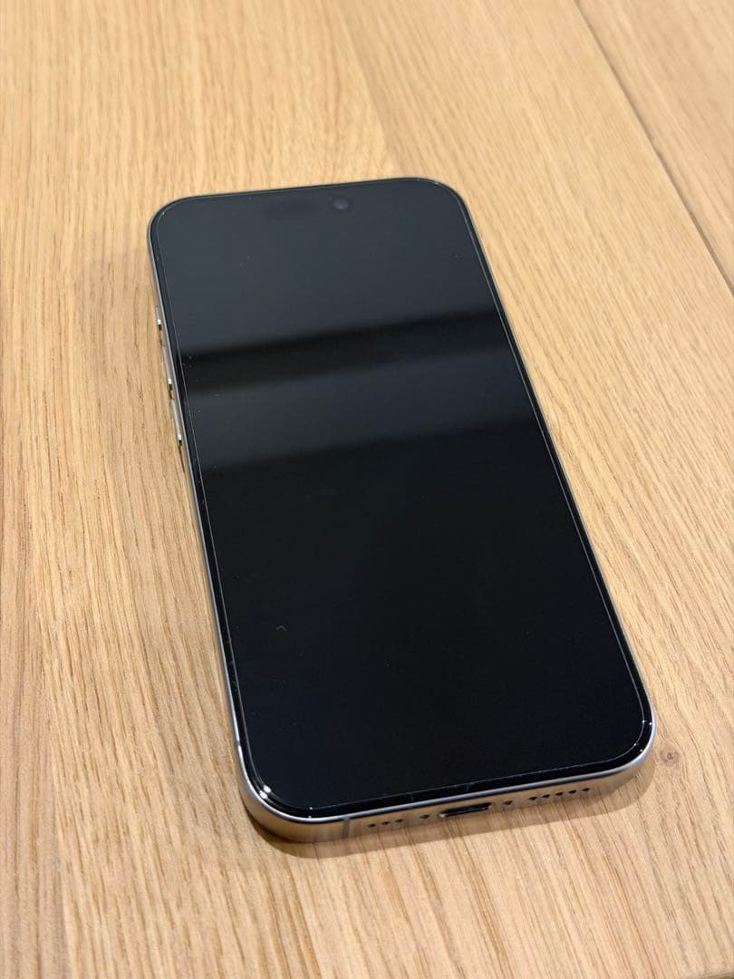 【美品・値下げ不可】iPhone 15 Pro ナチュラルチタニウム 本体