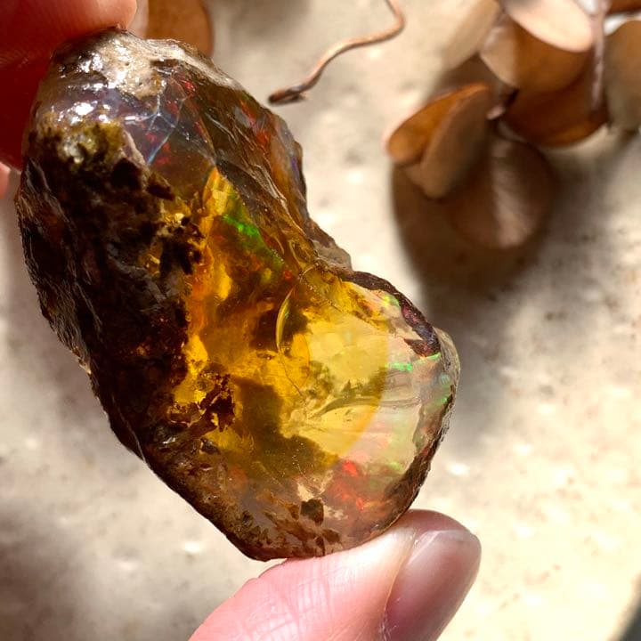 期間限定値下げ！肉厚で虹たくさん❤︎イエローオパール原石148.5ct