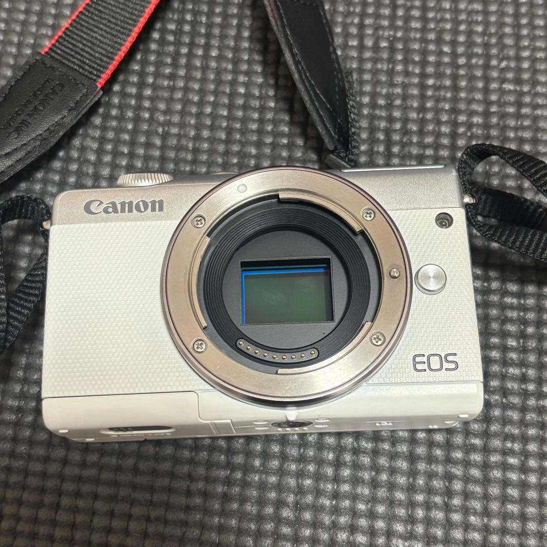 Canon eos M100 一眼レフ ダブルズームキット