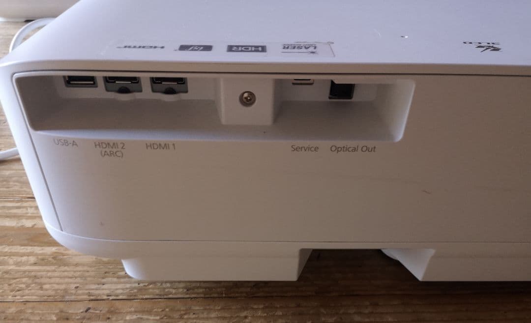 EPSON EH-LS300W プロジェクター　YAMAHA スピーカー