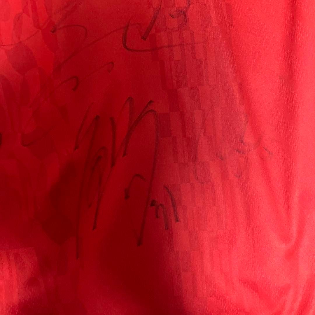 鹿島アントラーズの1997年モデルのサイン入りユニフォーム