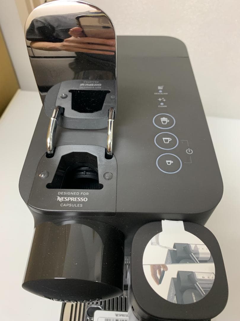 ネスプレッソ 2021年製 コーヒーメーカー F121-BK-W