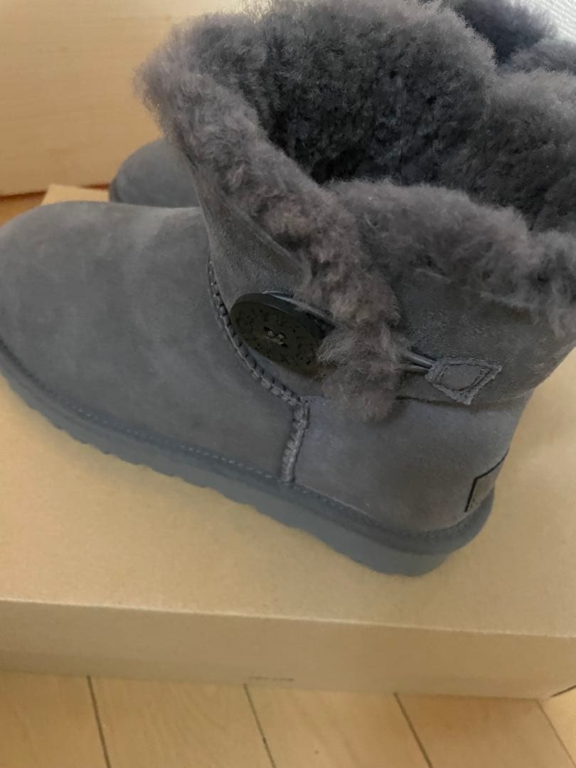 新品 UGG MINI BAILEY BUTTON ムートンブーツ