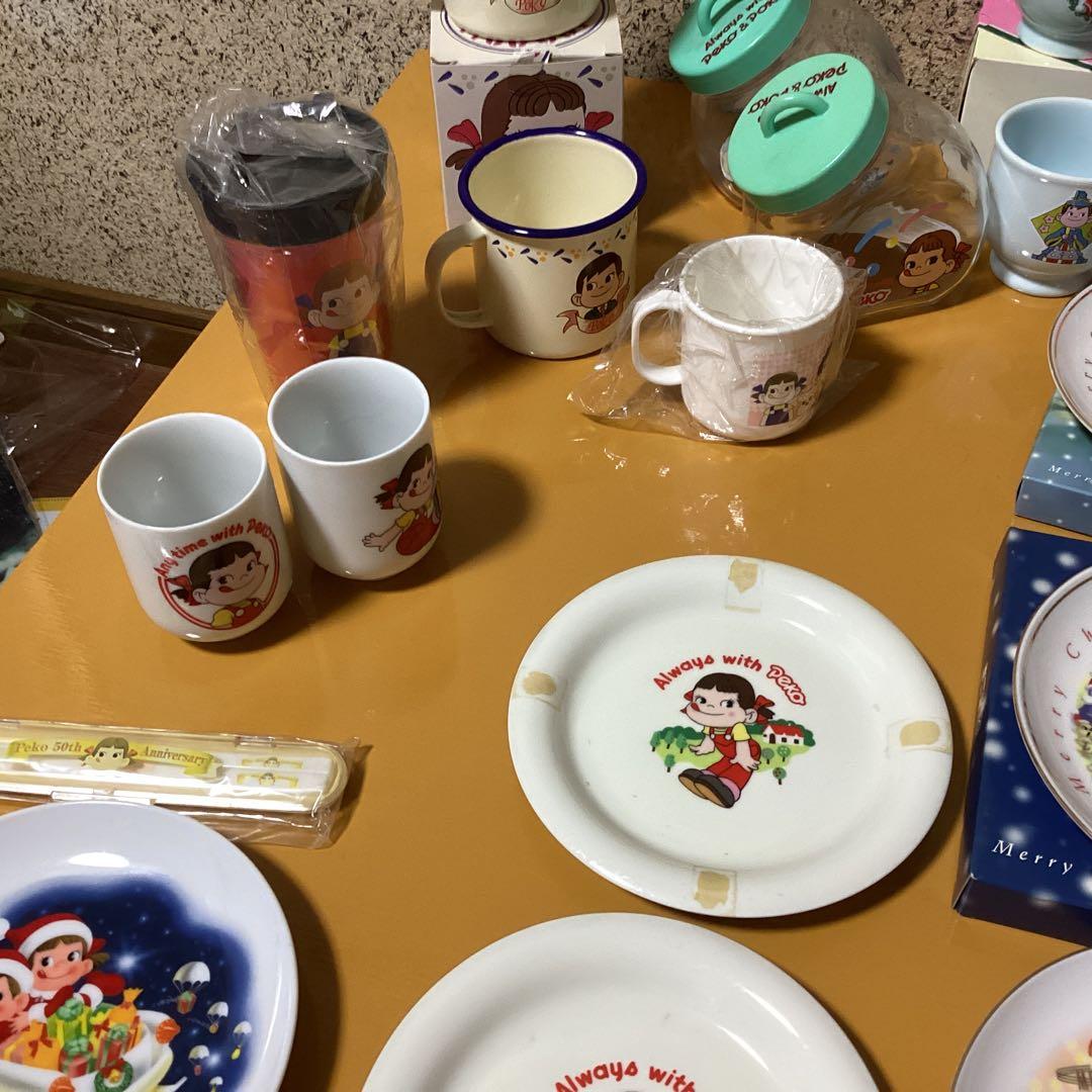 2447 ペコちゃんクリスマス皿 &コップセット