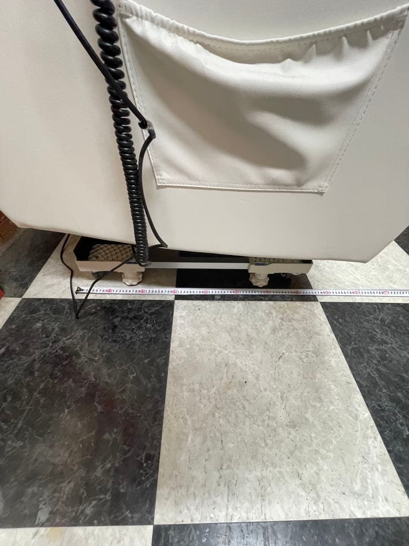 セブンビューティー　電動垂直昇降リクライニングチェア　オフホワイト