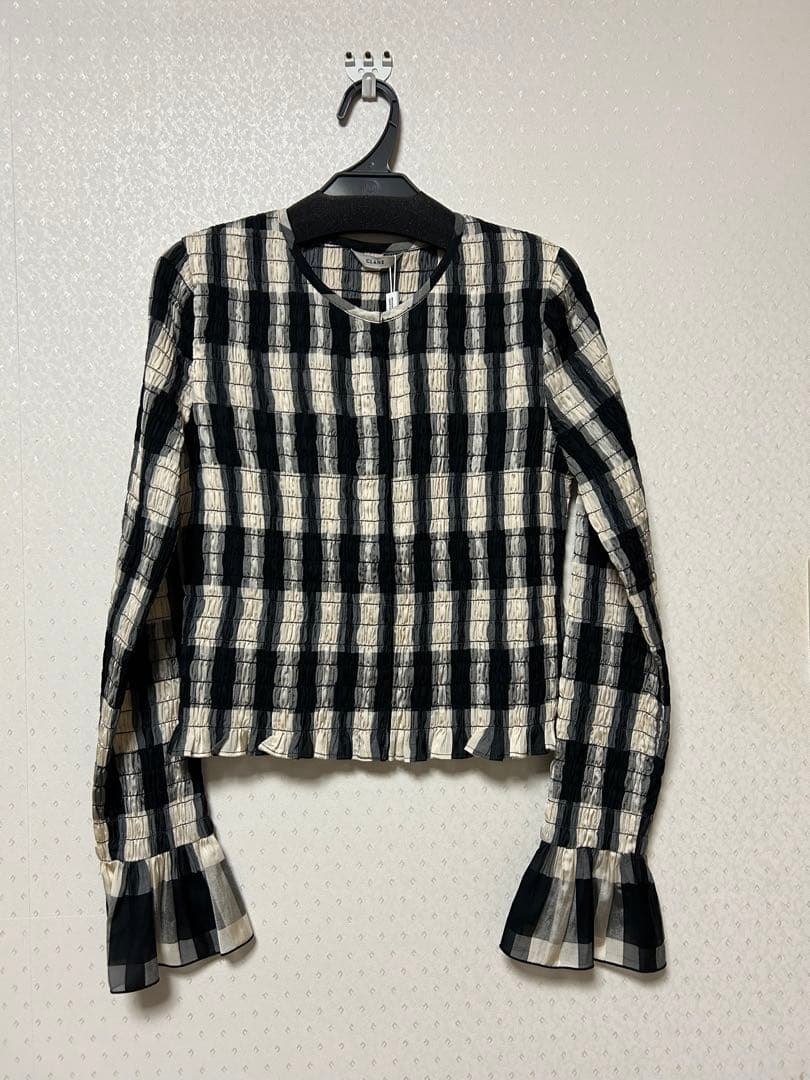 新品タグ付き　シャーリングデザインブラウス