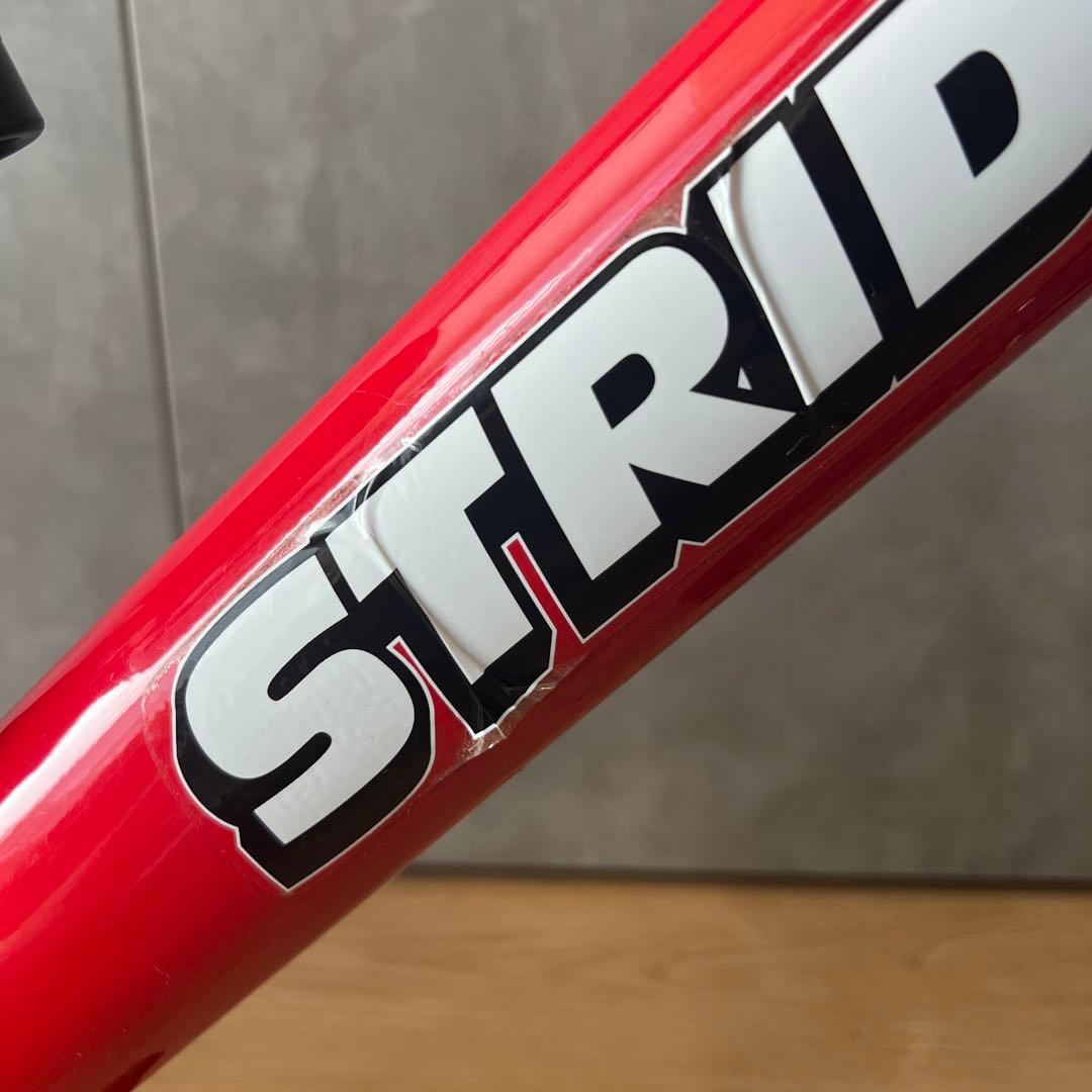 ストライダー　12インチ レッド　スタンド付き