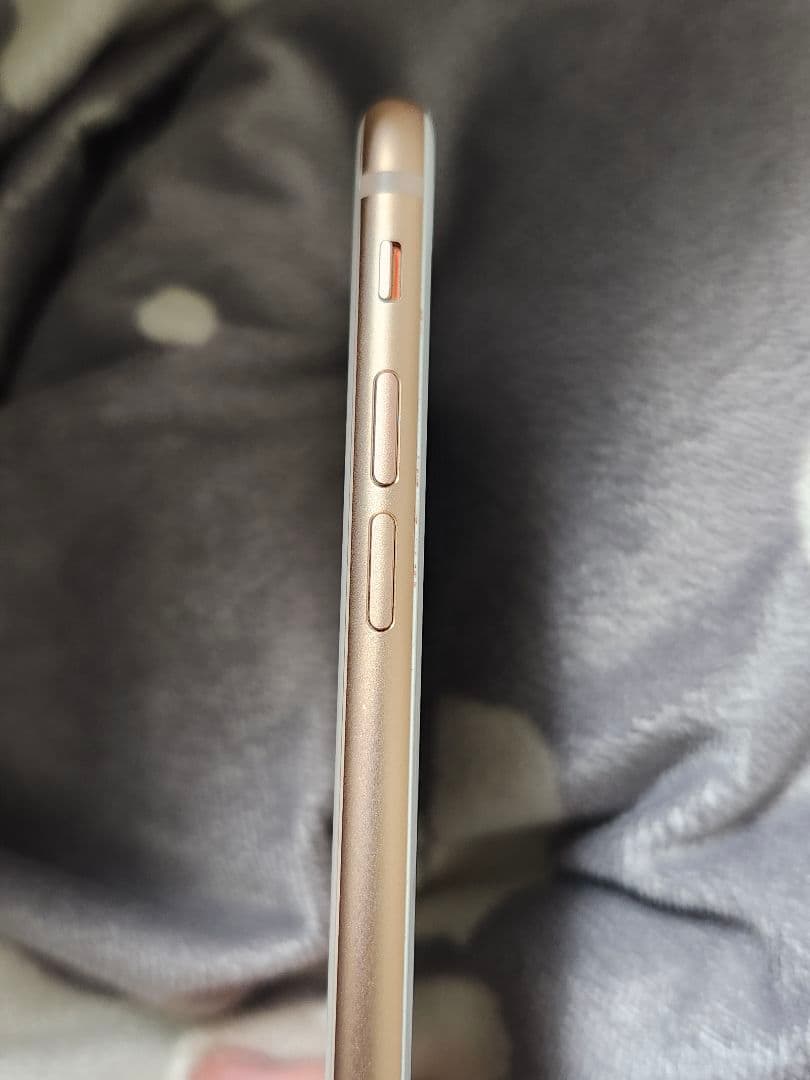 iPhone 8 64GB ゴールド 本体 クリアケース付き