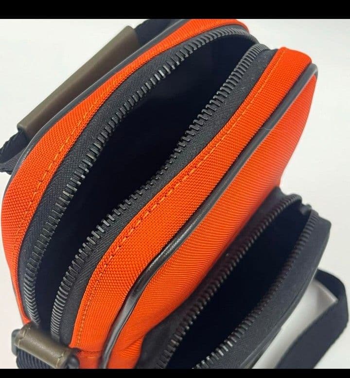 【新品未使用】 MONCLER YEHOR ショルダーバッグ オレンジ