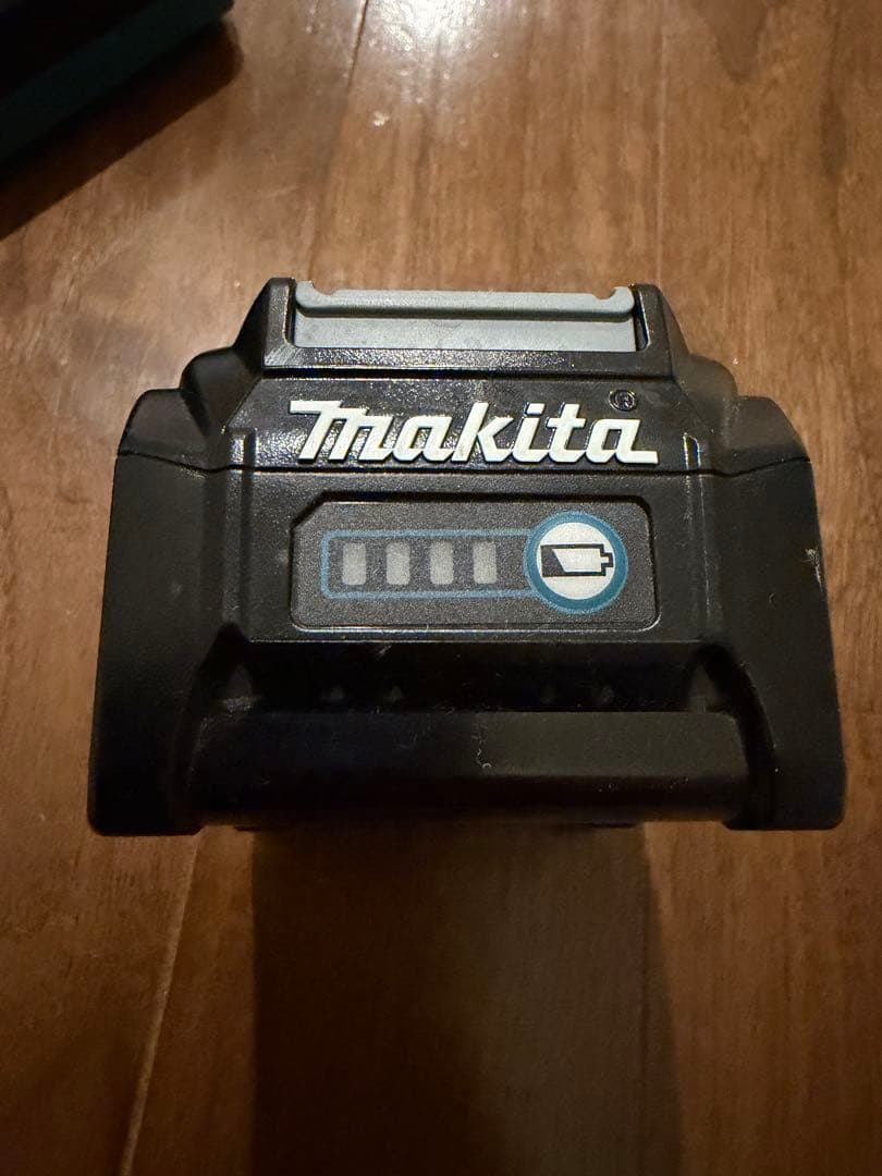 マキタ掃除機 オリーブグリーン 充電器・バッテリー1個付き