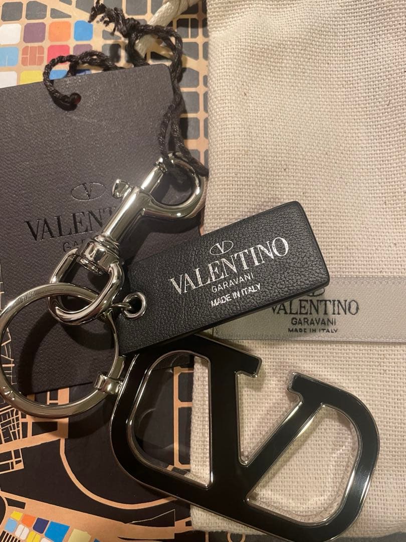 VALENTINO GARAVANI ブラックメタル　キーホルダー