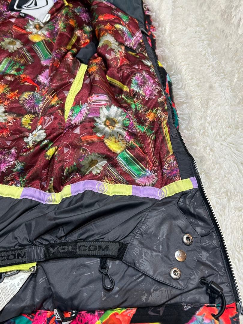 極美品VOLCOMスノーボードウェアジャケットFREE INSULATED