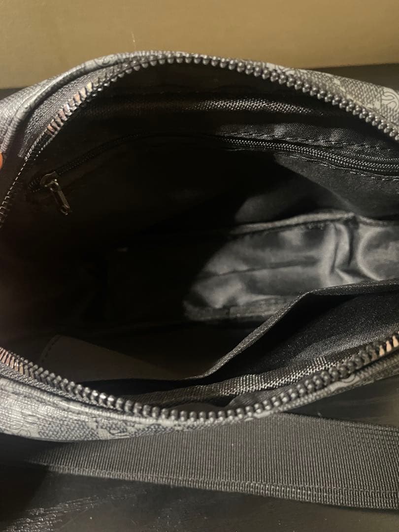 「GUCCI」スモール クロスボディバッグ　ショルダーバック　グレー