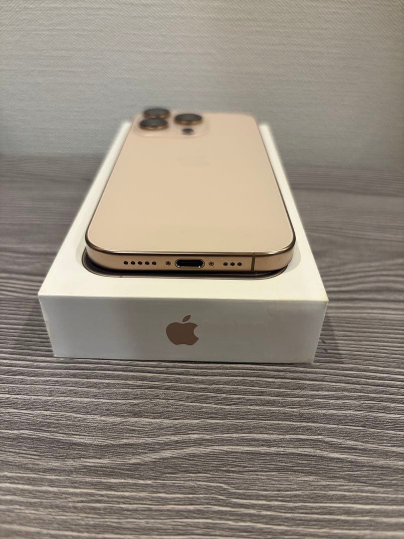 Apple iPhone 16Pro デザートチタニウム 本体