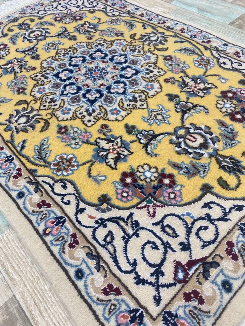 ★ペルシャ絨毯★人気の色柄手織りウール＆シルクナイン産ペルシャ絨毯