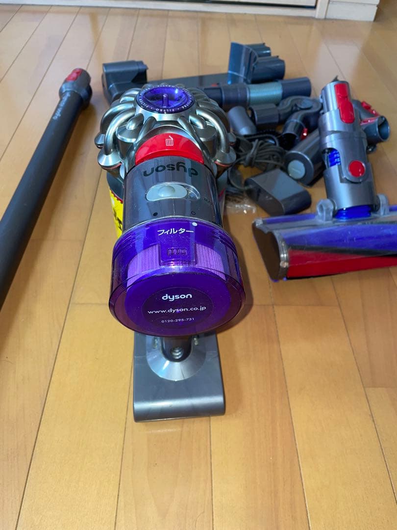 ダイソンV8 SV10K コードレスクリーナー掃除機1