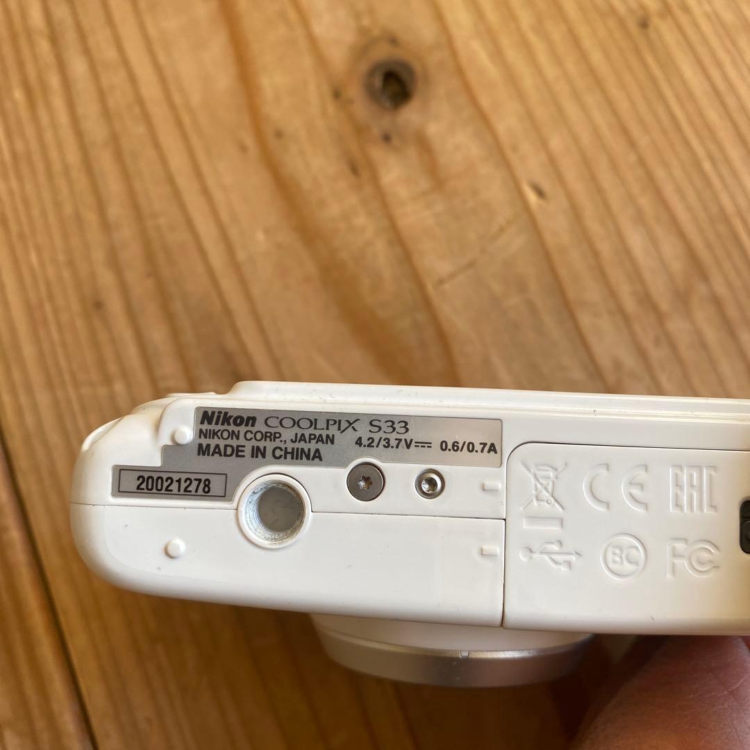 美品　Nikon COOLPIX S33 防水デジタルカメラ　おまけ付き