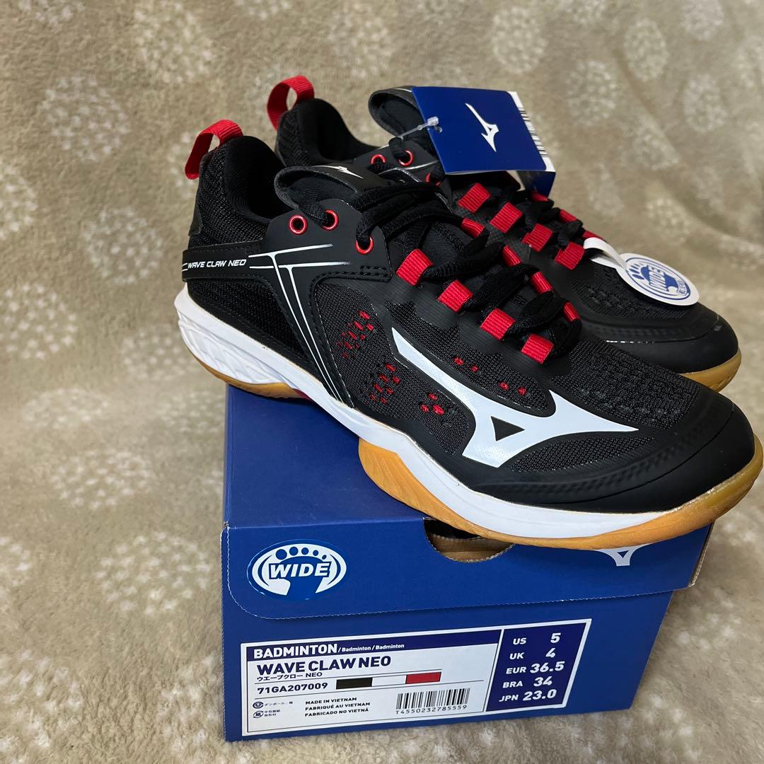 新品・タグ付き・箱入り♪ ミズノ　バドミントンシューズ　23.0cm