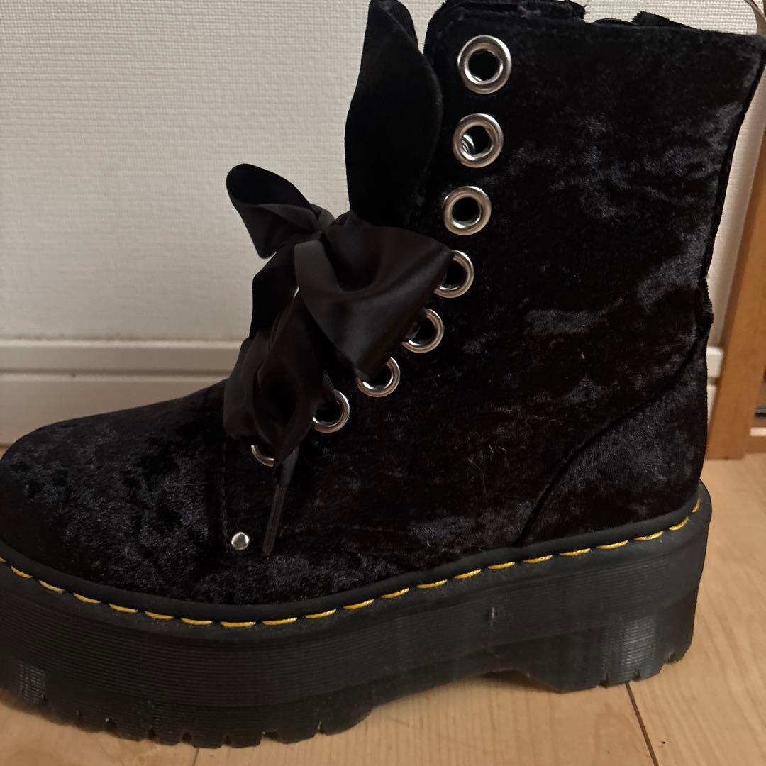 Dr.Martens ベロア生地ブーツ
