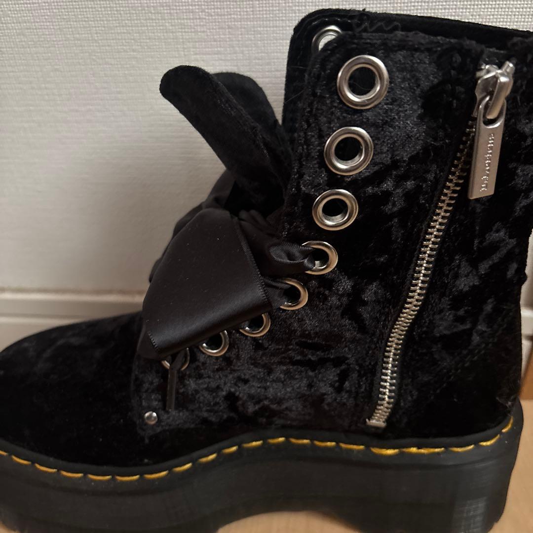 Dr.Martens ベロア生地ブーツ