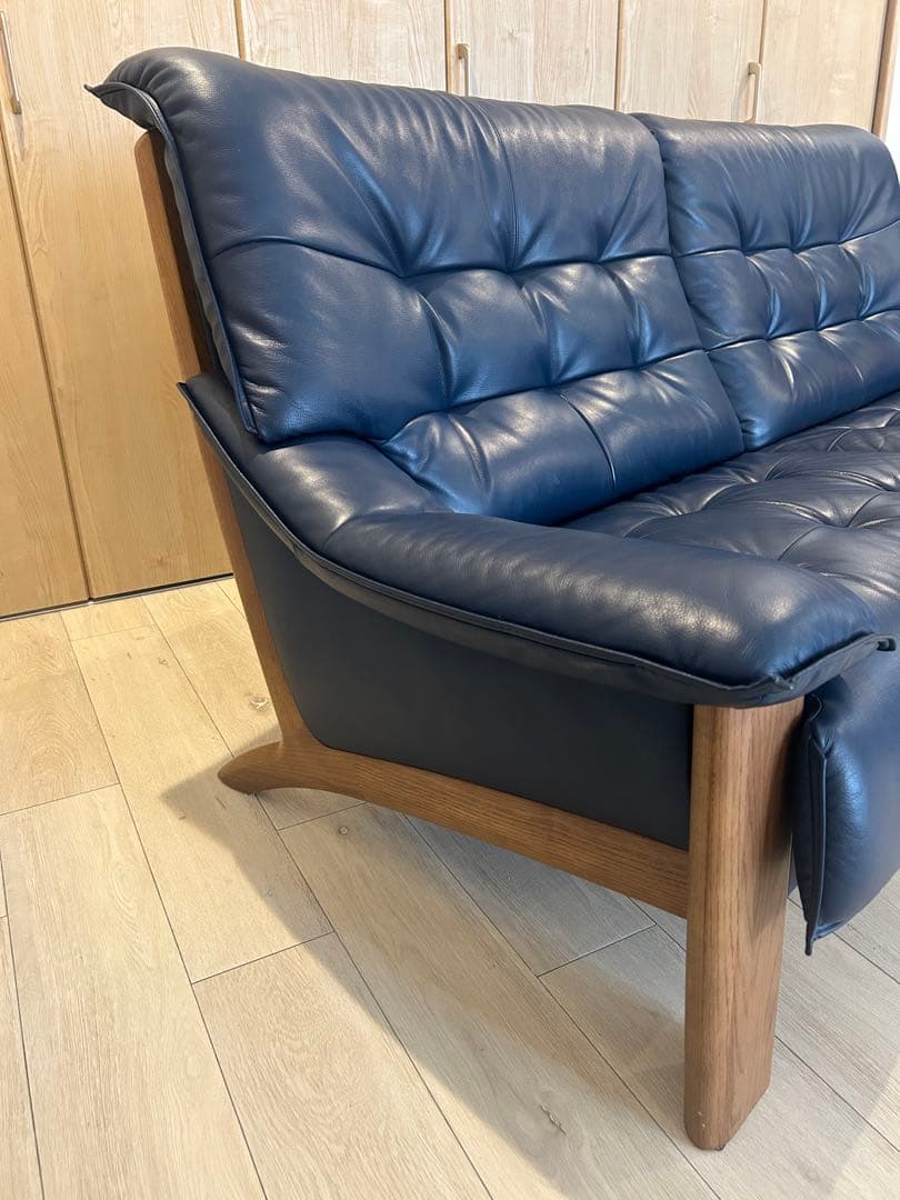 カリモク ZU4903 3人掛けソファ レザー　ネイビー