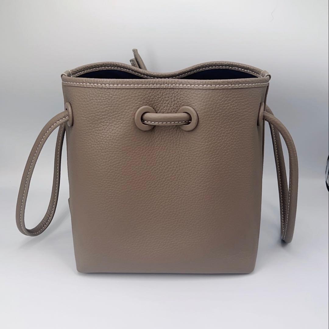 特価❣️美品✨Vasic ボンドミニレザー　 ショルダーバッグ　ブラウン