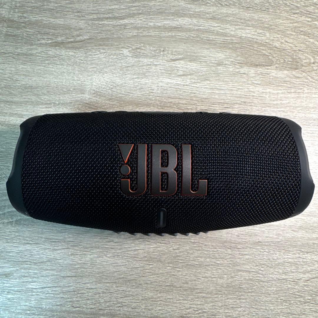 jbl charge5 ブラック　と　カバー