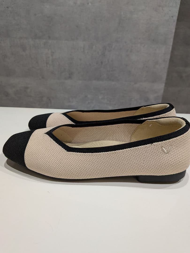 試し履きのみ✨vivaia ✨超軽量　撥水　フラットシューズ