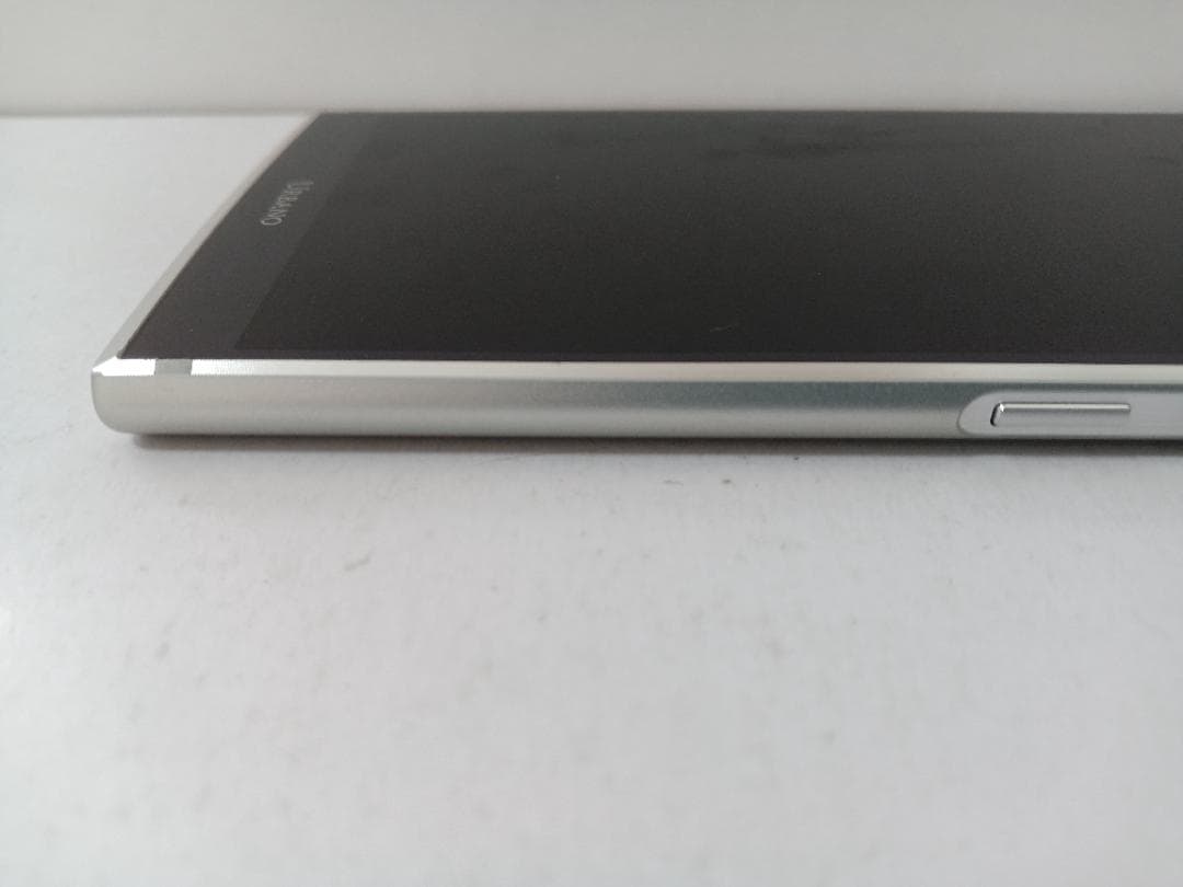 ☆ au URBANO V04 KYV45 プラチナシルバー