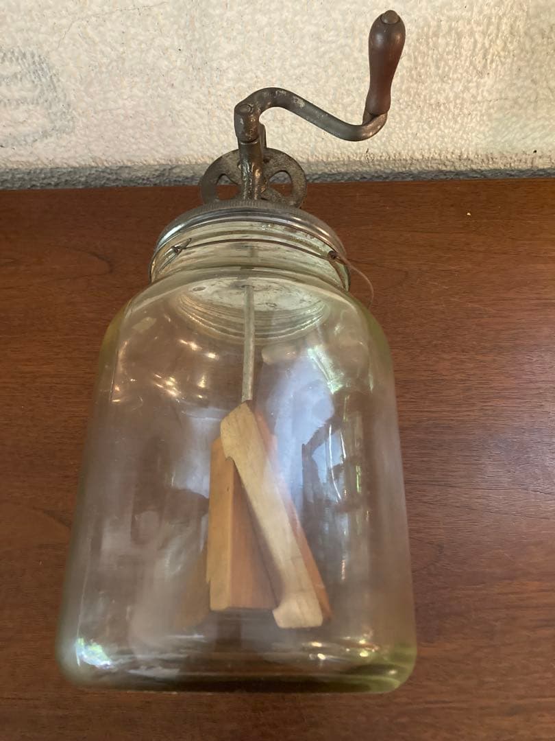 アンティーク　1950年代米国Vintage バター撹拌機です。