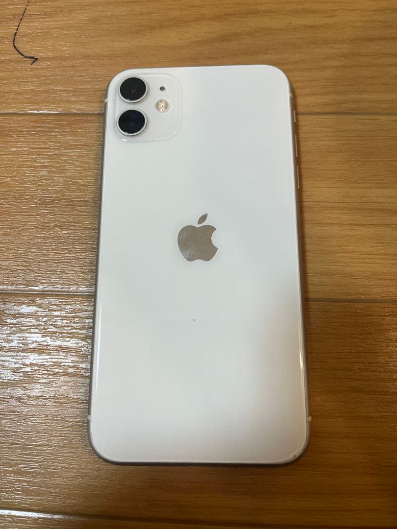 Apple iPhone 11 ホワイト 画面傷あり