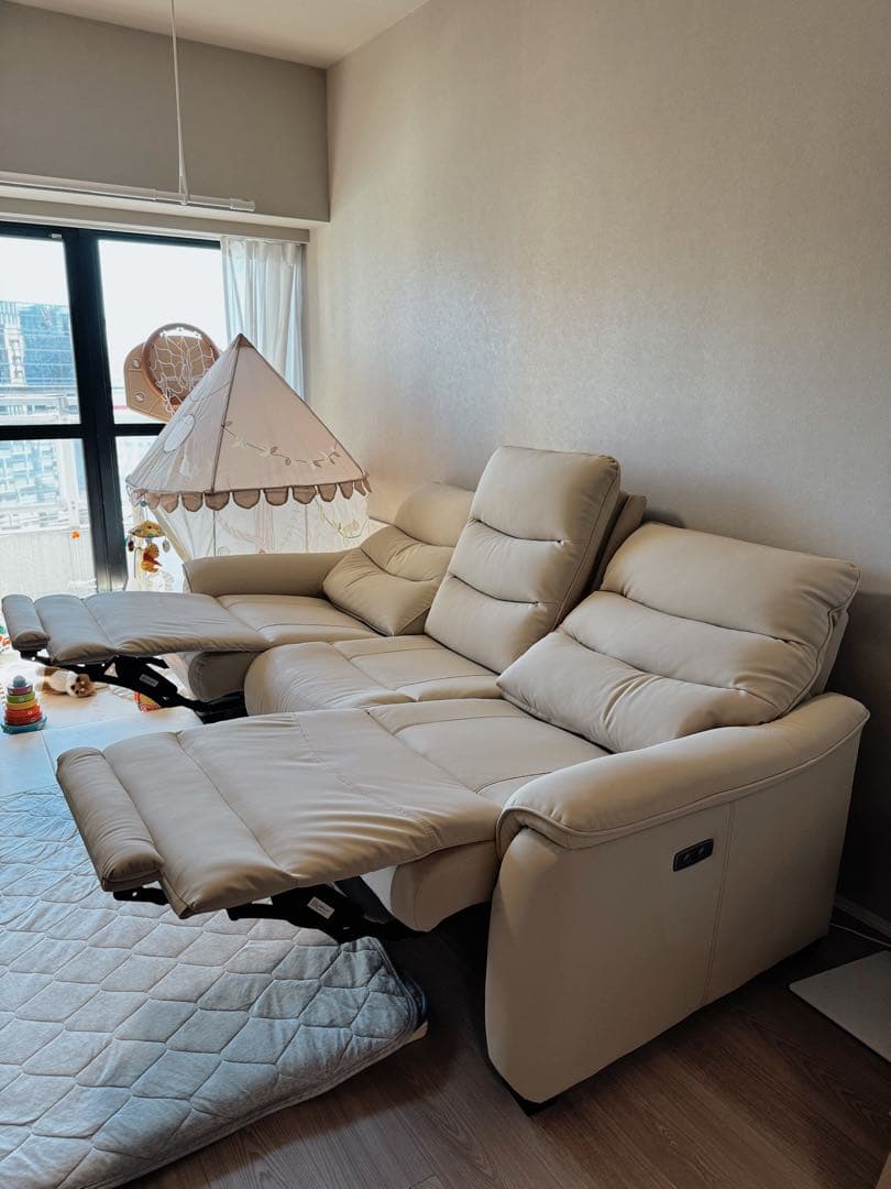 【みい】【極美品】ニトリ 電動 リクライニングベージュソファ 3人掛け