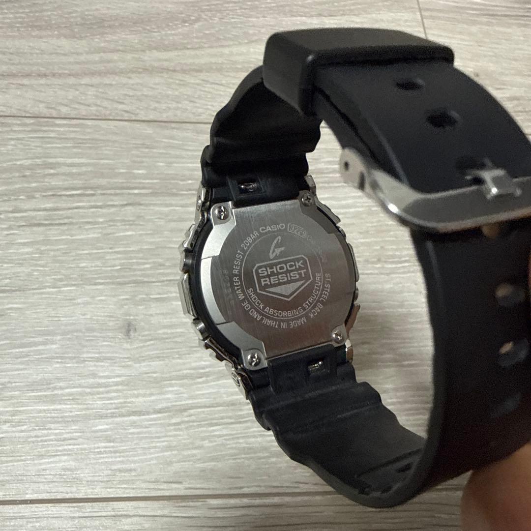 G-SHOCK DW-5600 シルバー/ブラック