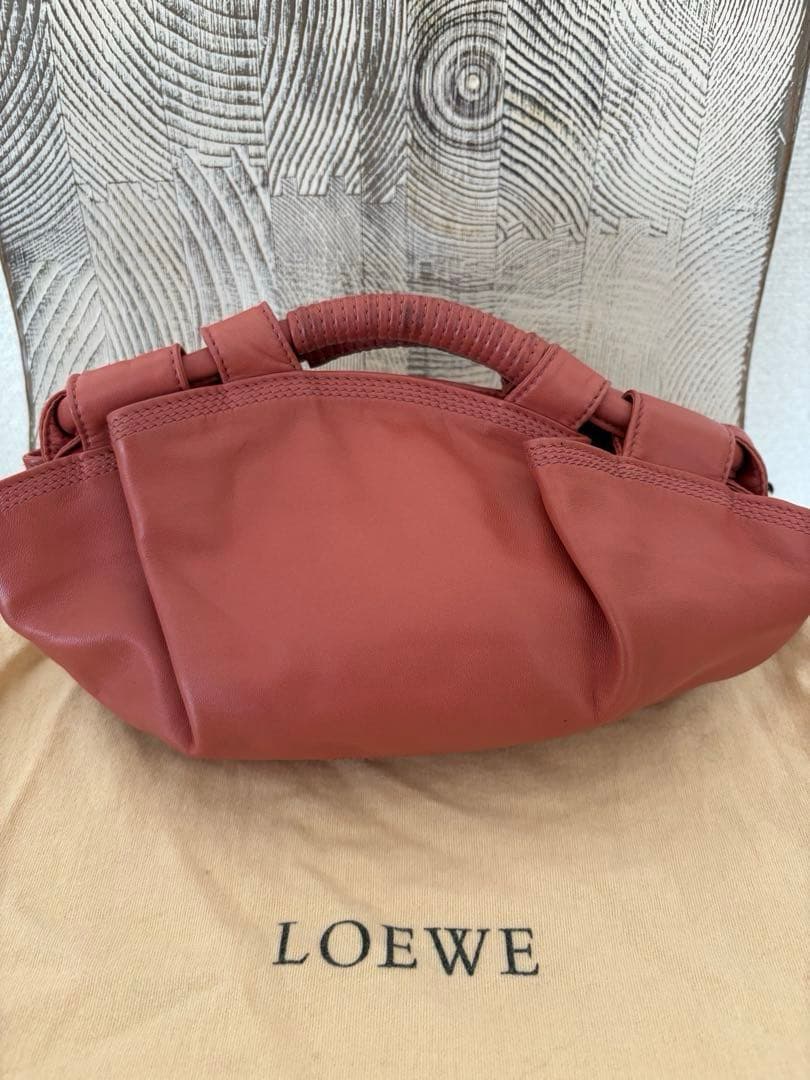 LOEWE レザーショルダーバッグ ピンク
