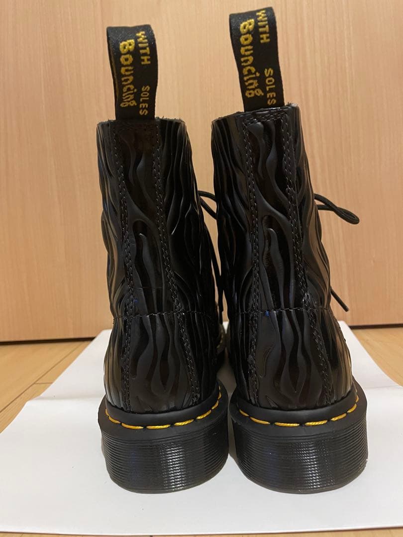 Dr. Martens ゼブラエンボス8ホールブーツ/UK5