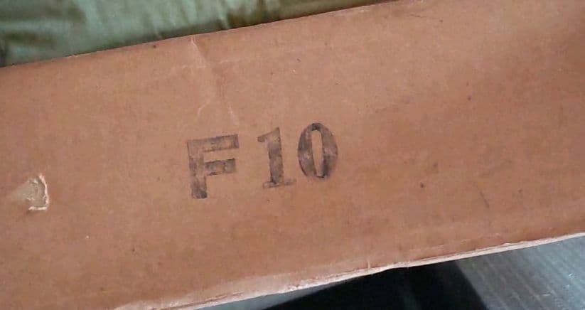 新品　額　F10　ガラス　送料込み　エンジ　臙脂色　額縁