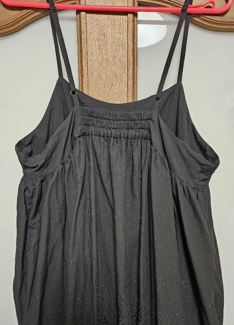 かぐれ　スカラップ刺繍キャミソール　黒