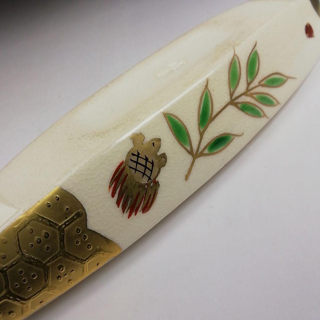 Ｔ８８５　香合　『色絵　ぶりぶり香合』『橋本城岳 造』　共箱　茶道具