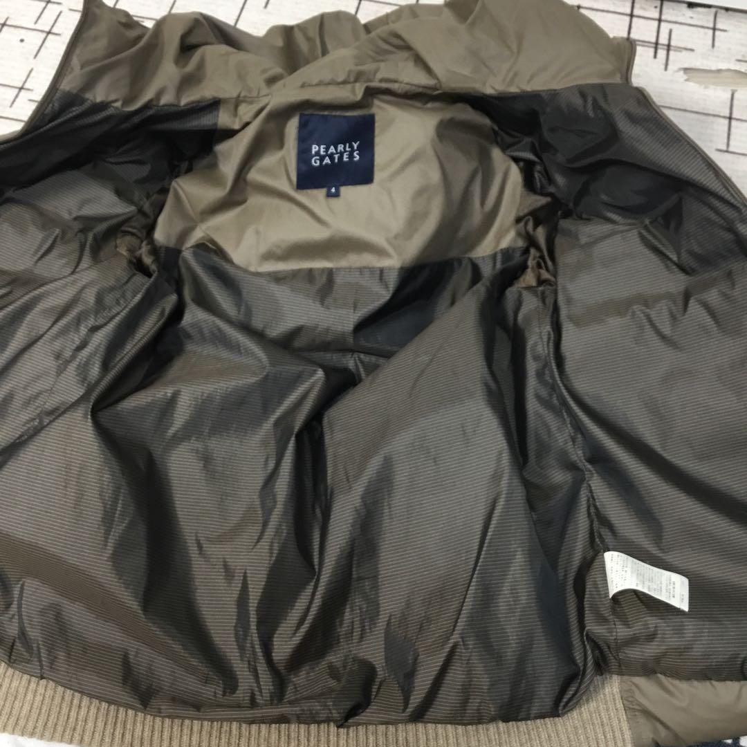 ベージュ色 ダウンジャケット フード付き